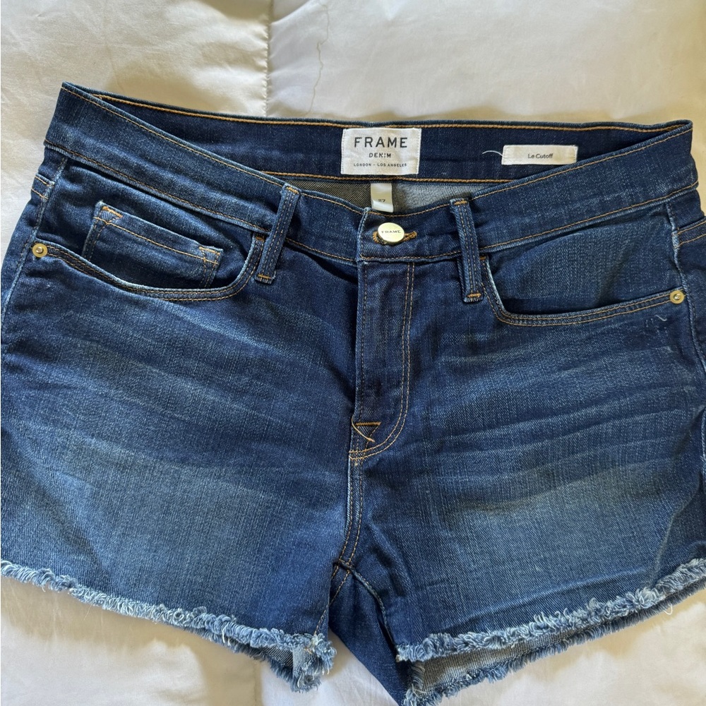 FRAME Le Cutoff frayed denim shorts - Picture 3 of 6